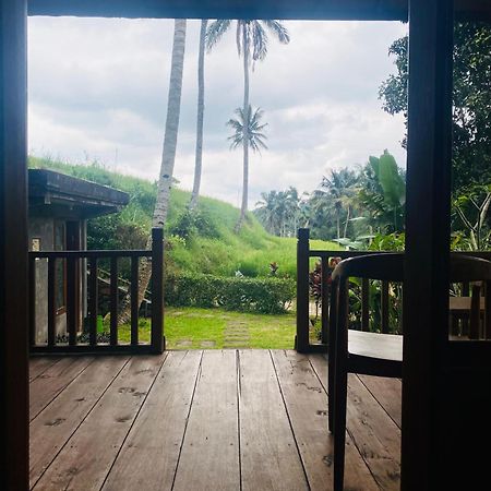 Uma D'Nyuh Homestay Singaraja Esterno foto