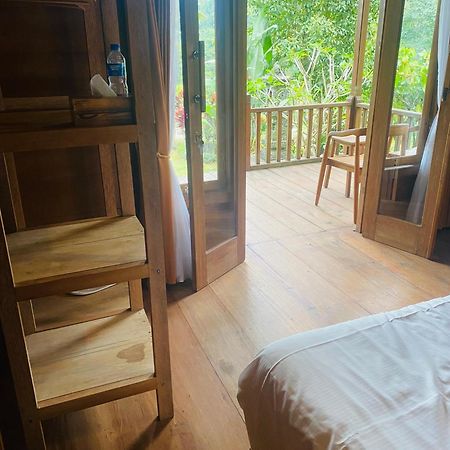 Uma D'Nyuh Homestay Singaraja Esterno foto