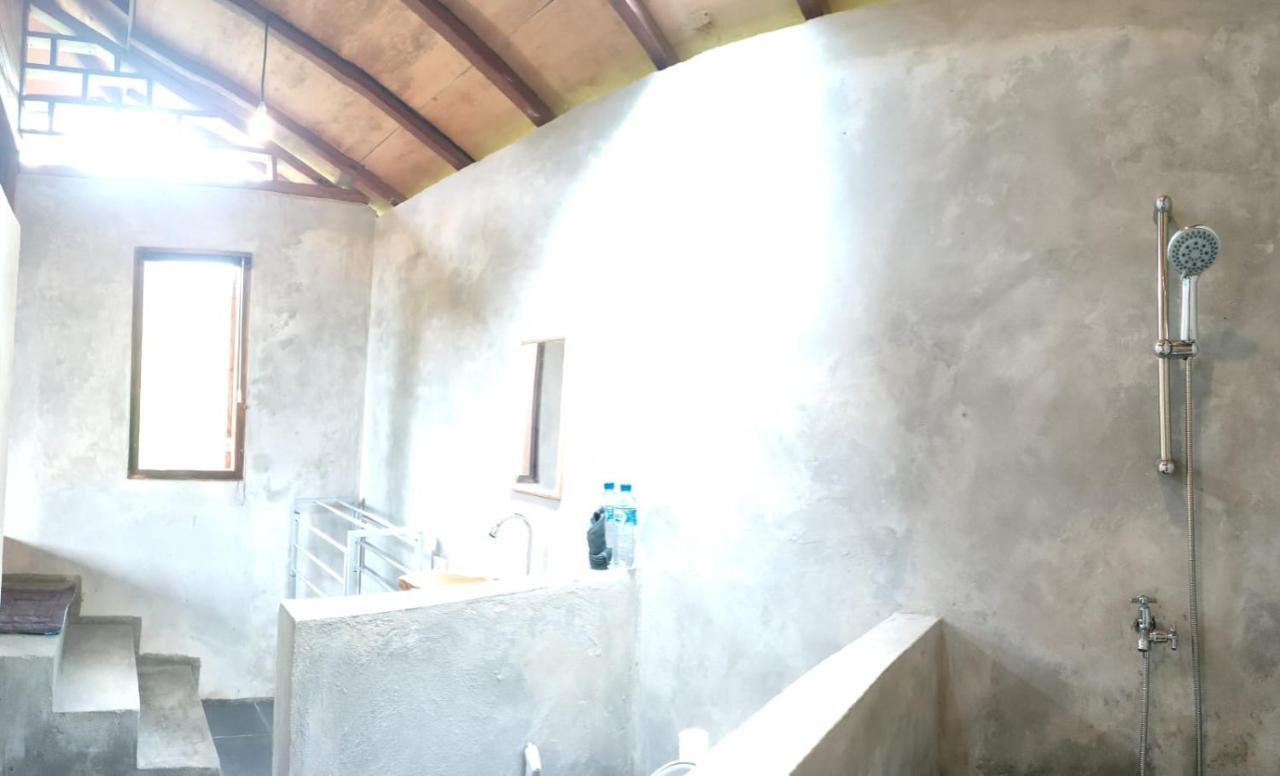 Uma D'Nyuh Homestay Singaraja Esterno foto