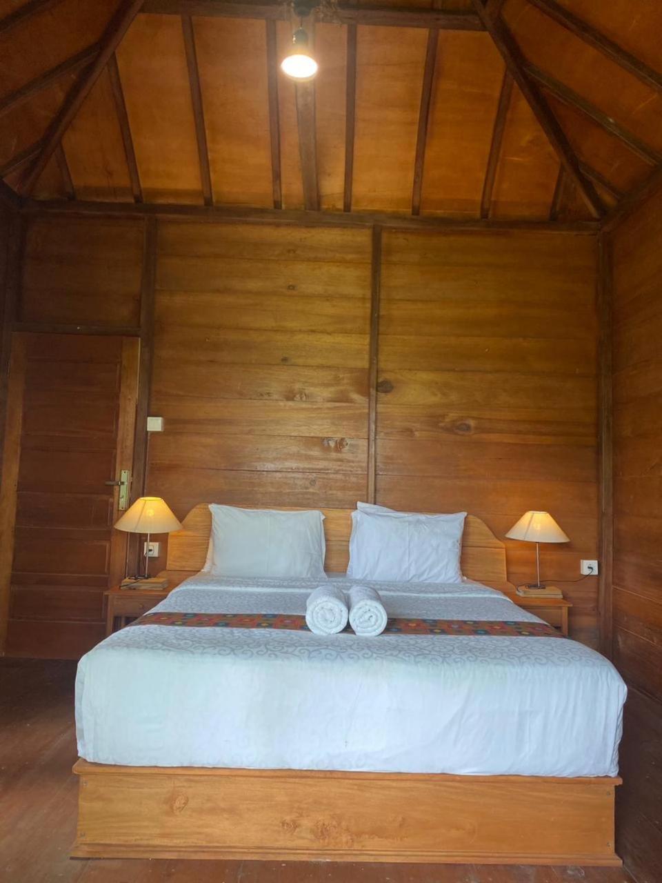 Uma D'Nyuh Homestay Singaraja Esterno foto
