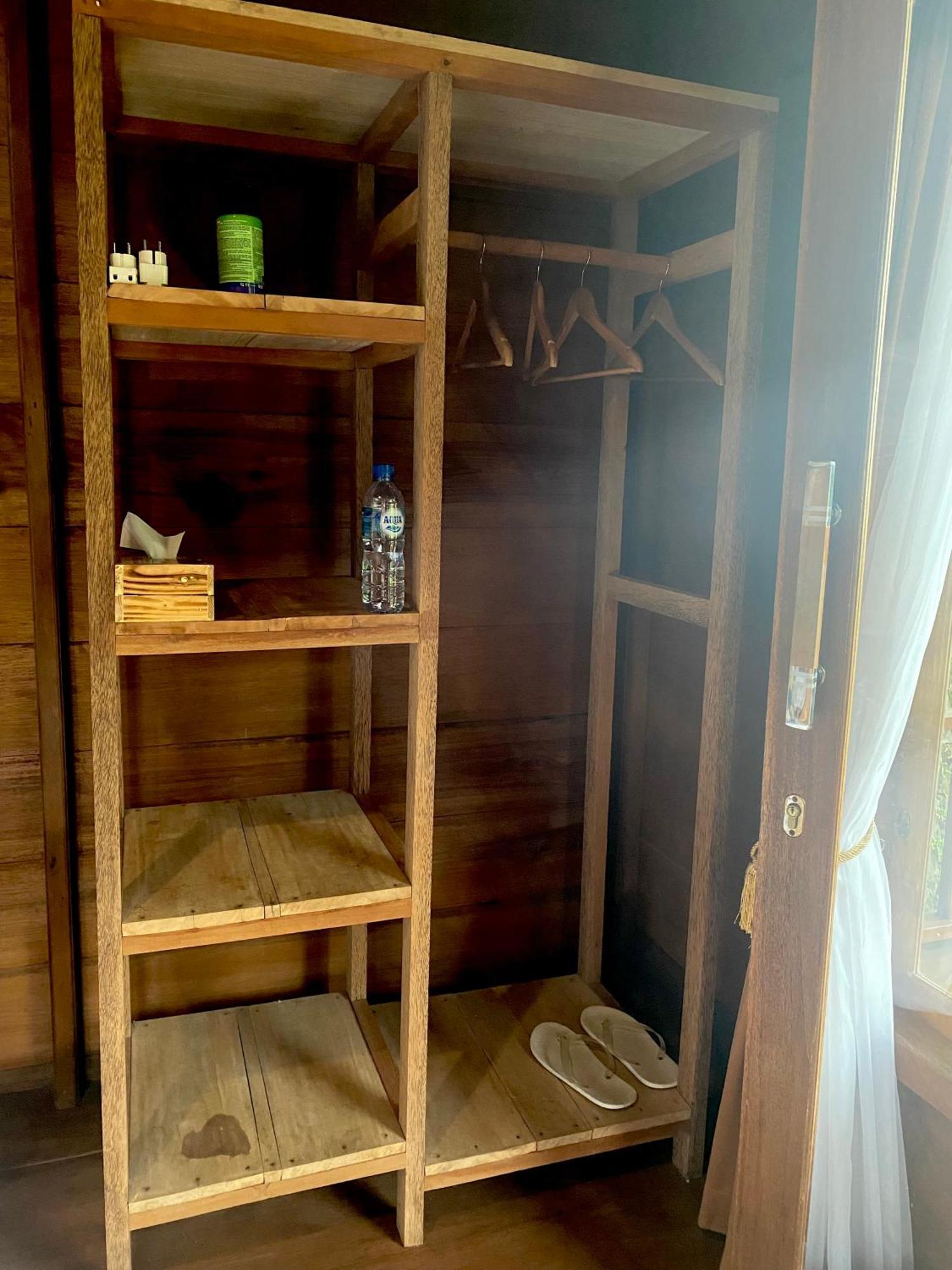 Uma D'Nyuh Homestay Singaraja Esterno foto