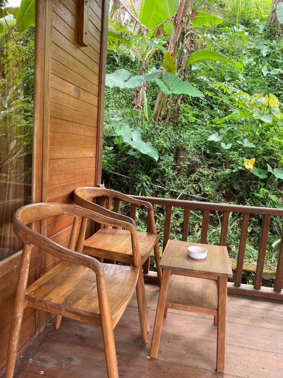 Uma D'Nyuh Homestay Singaraja Esterno foto