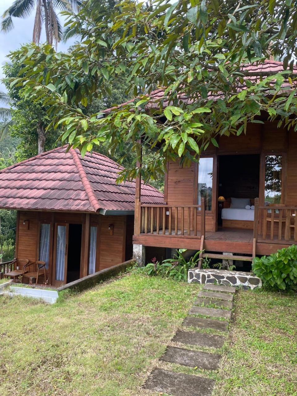 Uma D'Nyuh Homestay Singaraja Esterno foto
