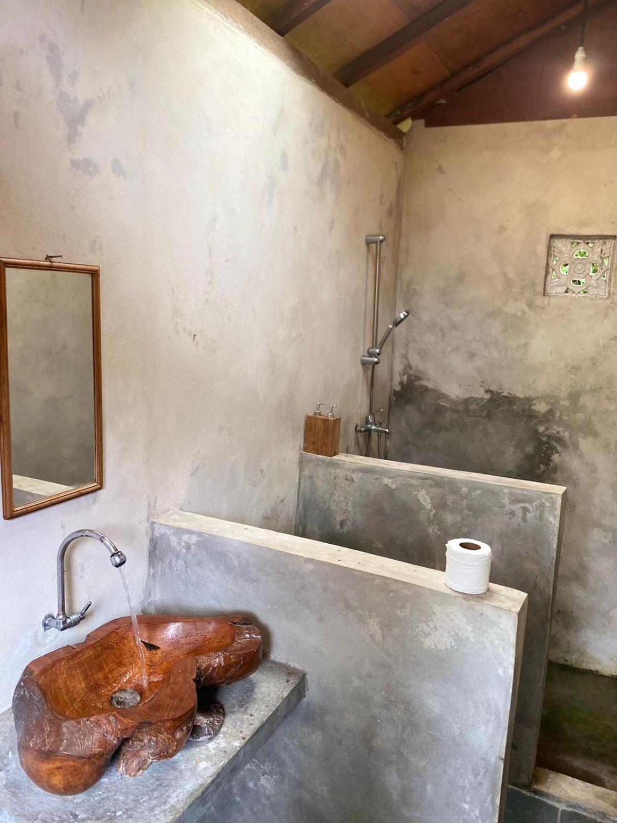 Uma D'Nyuh Homestay Singaraja Esterno foto