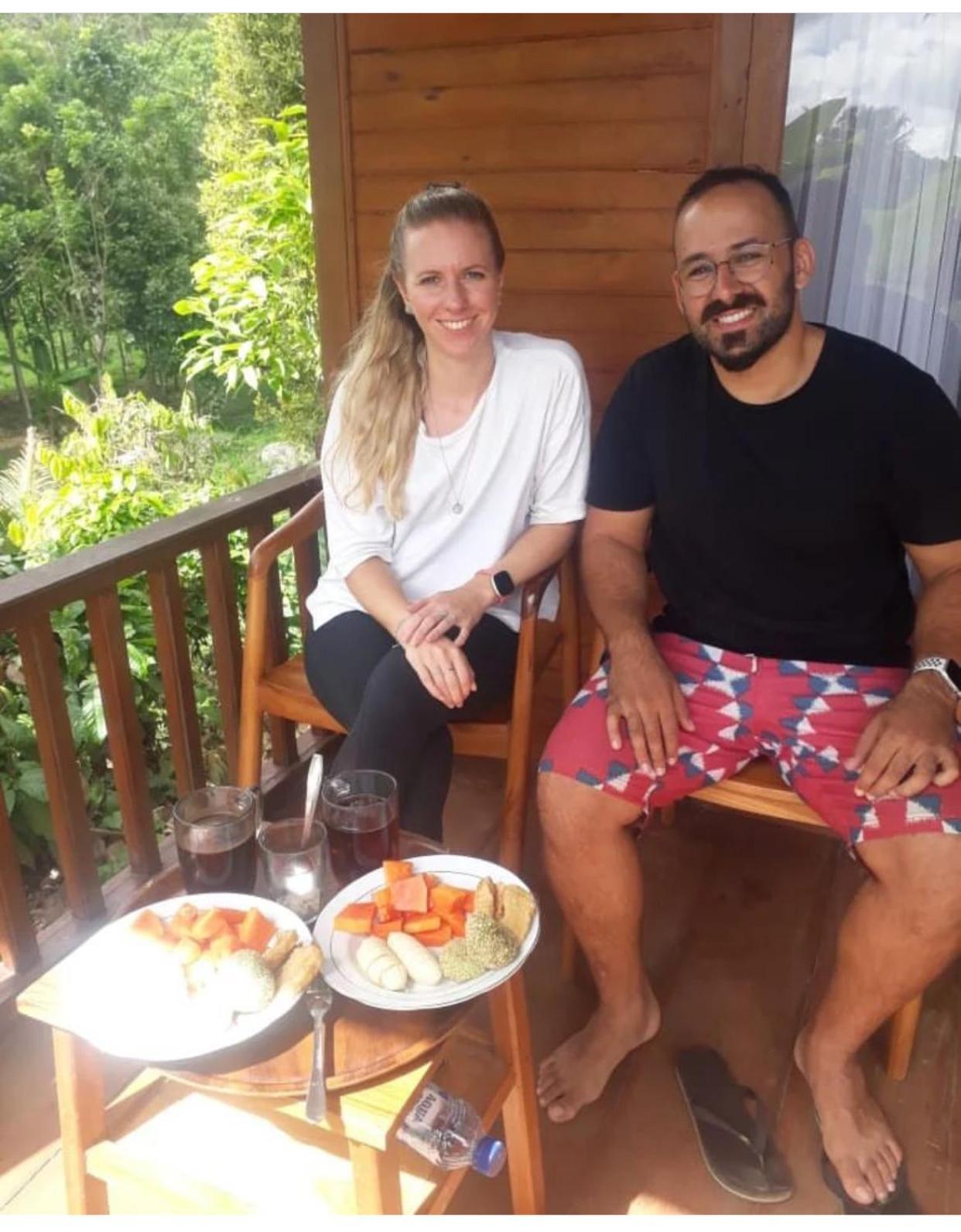 Uma D'Nyuh Homestay Singaraja Esterno foto