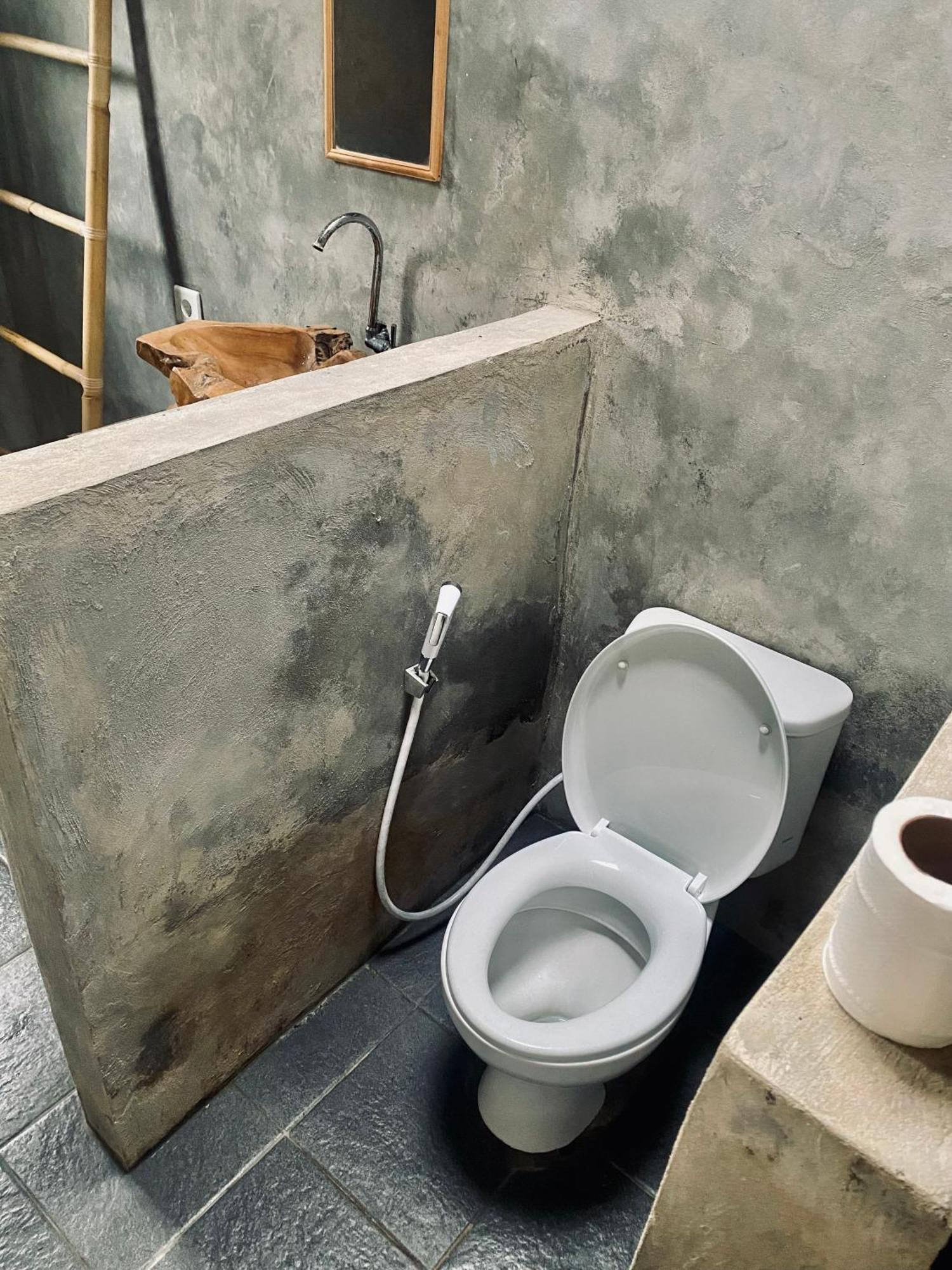 Uma D'Nyuh Homestay Singaraja Esterno foto