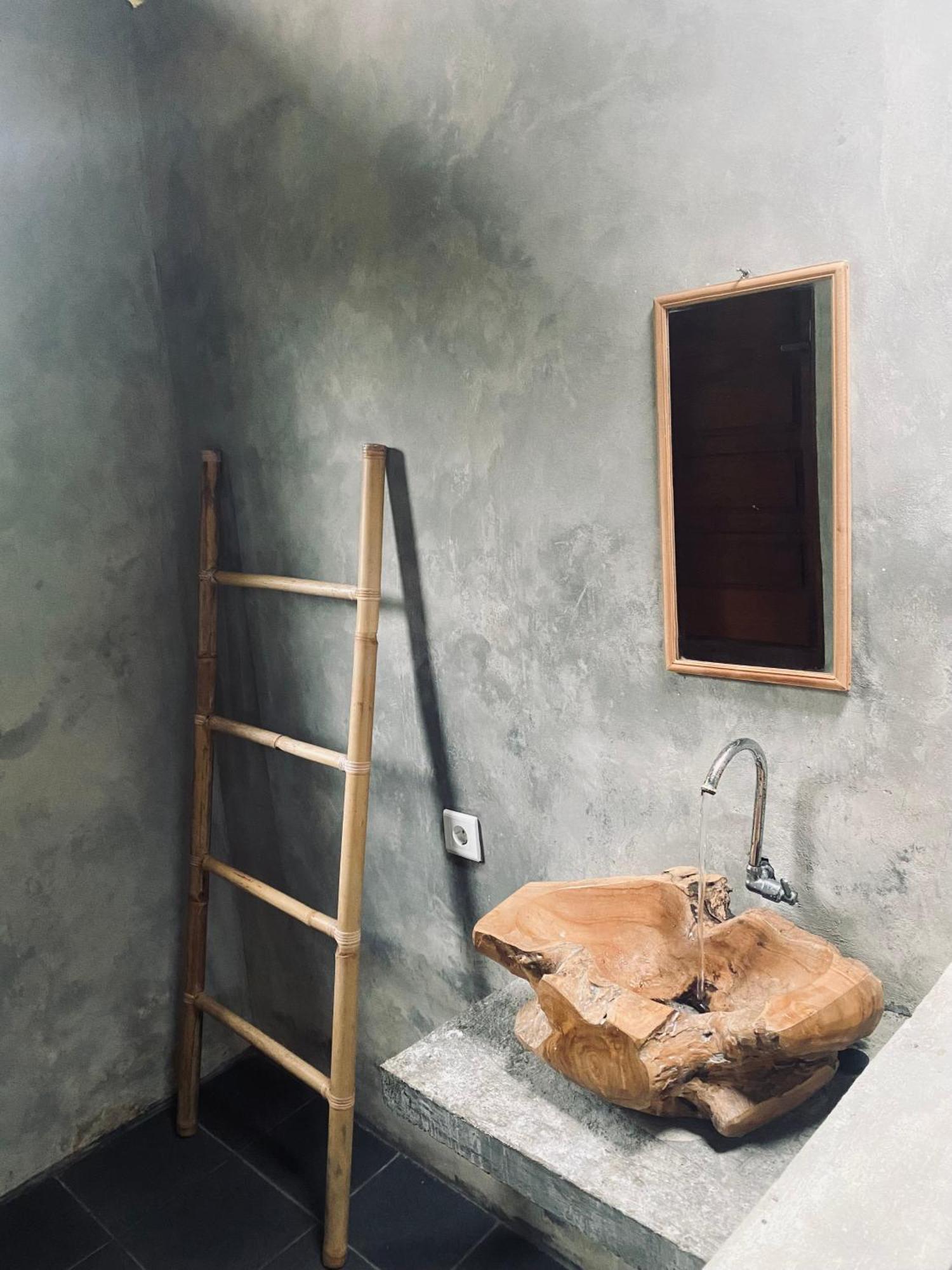 Uma D'Nyuh Homestay Singaraja Esterno foto